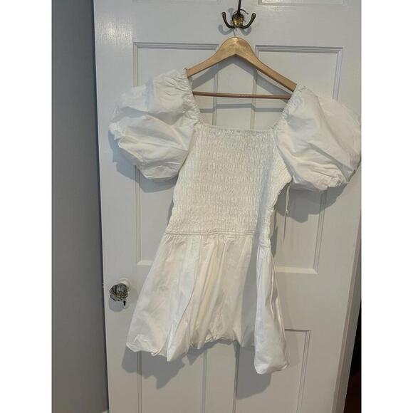 Tuckernuck Hyacinth House White Smocked Catarina Puff Mini Dress NWT Medium M - Picture 2 of 4